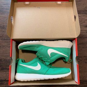NIKE ROSHE SIZE 11